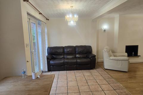 4 bedroom semi-detached house to rent, Willesden, Willesden, NW10