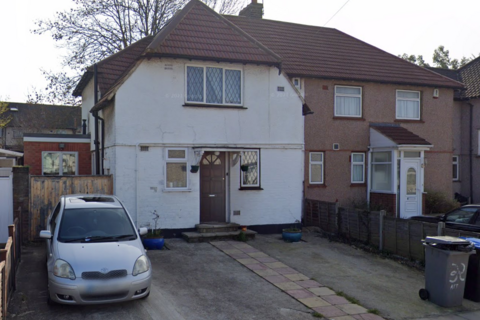 4 bedroom semi-detached house to rent, Willesden, Willesden, NW10