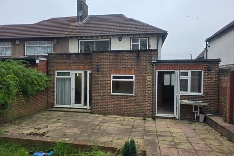 4 bedroom semi-detached house to rent, Willesden, Willesden, NW10