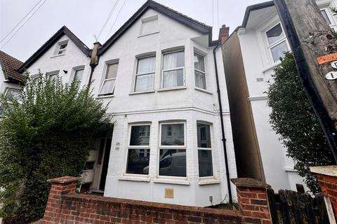 1 bedroom flat to rent, Ramuz Drive, Westcliff-On-Sea