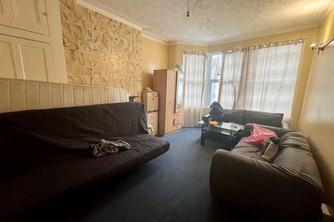 1 bedroom flat to rent, Ramuz Drive, Westcliff-On-Sea