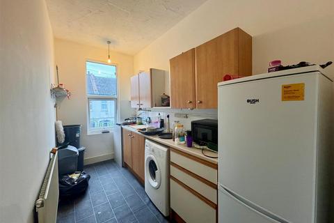 1 bedroom flat to rent, Ramuz Drive, Westcliff-On-Sea