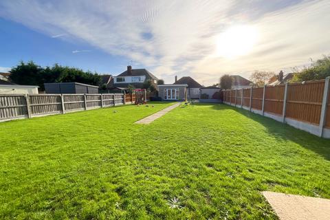 3 bedroom detached bungalow for sale, Bockings Grove, Clacton-on-sea, CO16 8