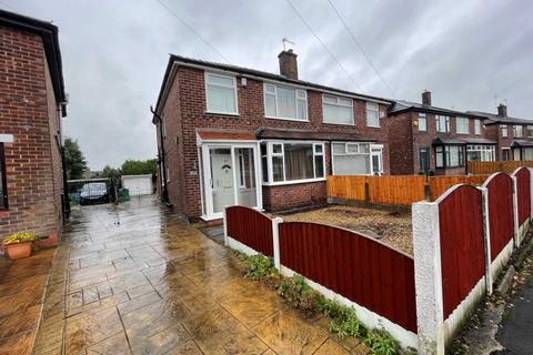 3 bedroom semi-detached house to rent, Walmersley Road, Manchester M40