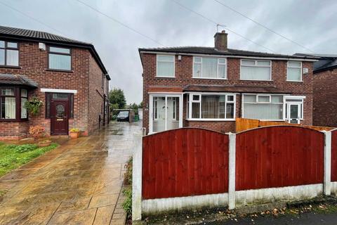 3 bedroom semi-detached house to rent, Walmersley Road, Manchester M40