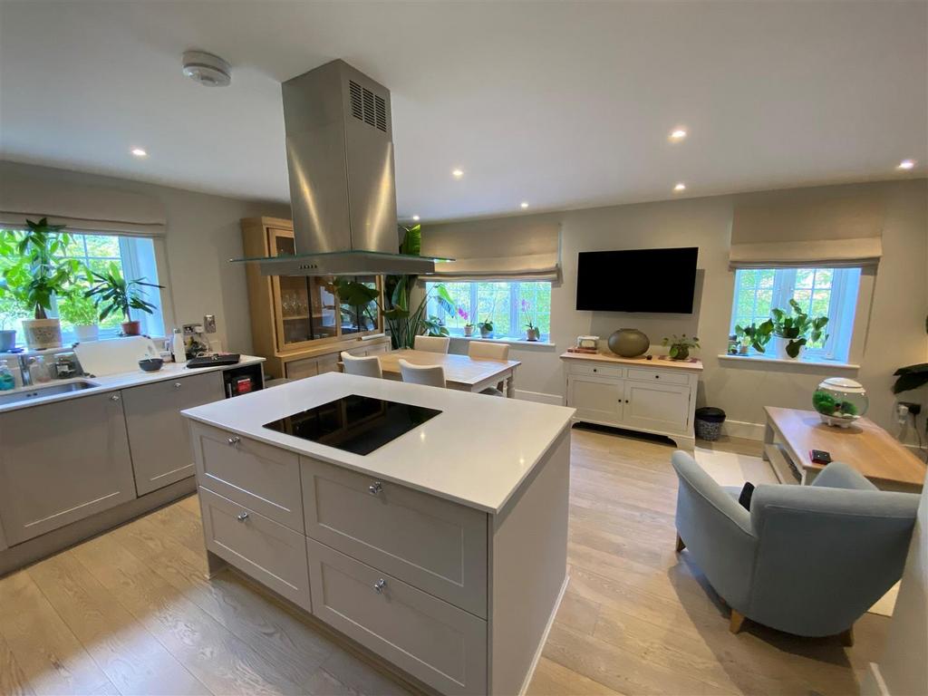 Kitchen / Dining space