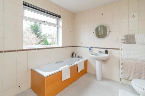 25 The Rise, Edgware, HA8 8NS