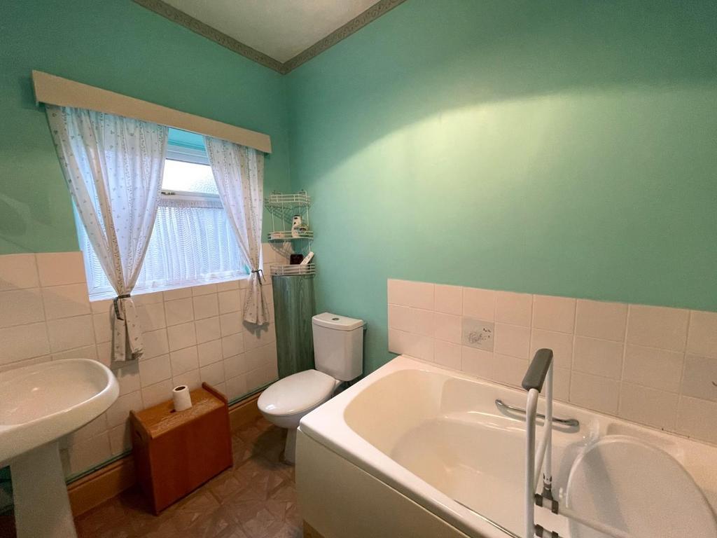 Bathroom.JPG