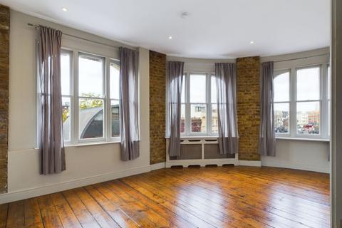 4 bedroom flat to rent, Royal College Street, London