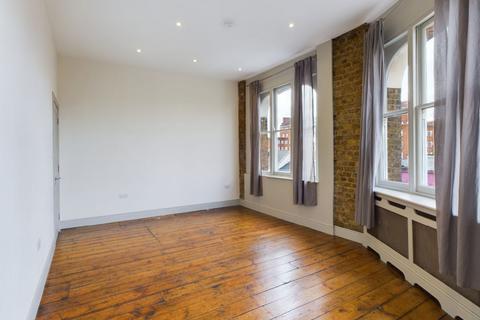 4 bedroom flat to rent, Royal College Street, London