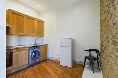 4 bedroom flat to rent, Royal College Street, London