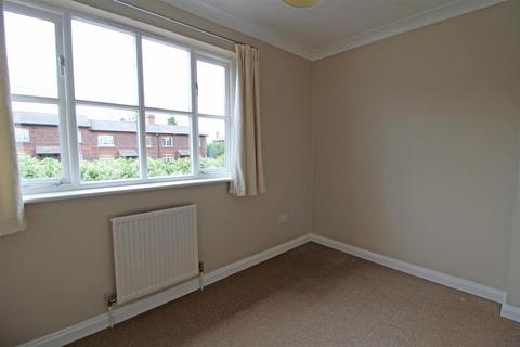 2 bedroom terraced house to rent, White Leys Close, Didcot