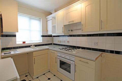 2 bedroom terraced house to rent, White Leys Close, Didcot