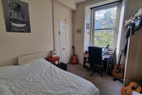 3 bedroom flat to rent, Morningside Road, Morningside, Edinburgh, EH10