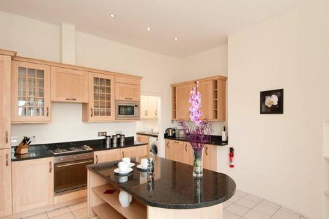 3 bedroom flat to rent, Northumberland Street, Edinburgh, EH3