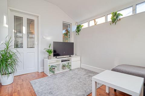 10 Garton Close, Nottingham, NG6 8RZ