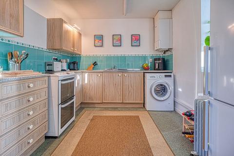 10 Garton Close, Nottingham, NG6 8RZ