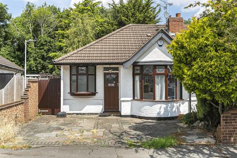 2 bedroom semi-detached bungalow to rent, Howard Road, Upminster RM14