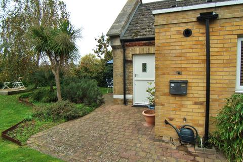 2 bedroom bungalow for sale, Albany Road, East Cowes PO32