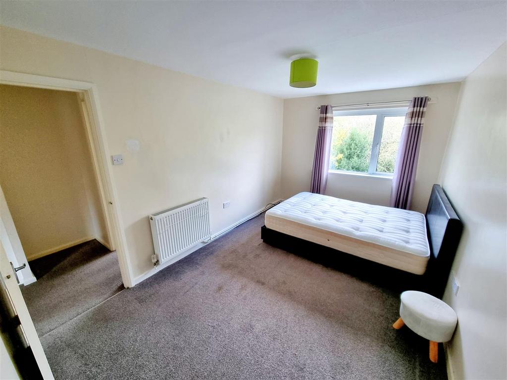 Bed 1.jpg