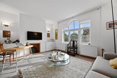 3 bedroom flat for sale, Haarlem Road, London W14