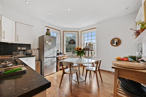 3 bedroom flat for sale, Haarlem Road, London W14