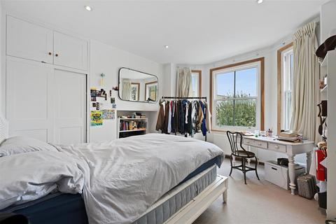 3 bedroom flat for sale, Haarlem Road, London W14