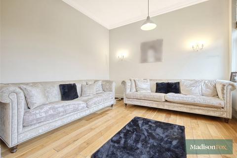 3 bedroom apartment to rent, Richmond Drive, Greater London IG8