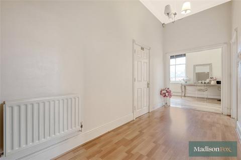 3 bedroom apartment to rent, Richmond Drive, Greater London IG8