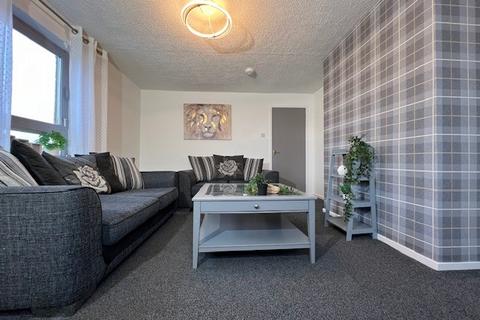 3 bedroom flat to rent, Heathryfold Place, Heathryfold, Aberdeen, AB16