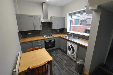 2 bedroom terraced house to rent, Park View, Langley Moor