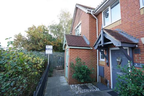 2 bedroom semi-detached house to rent, Sewell Close, Chafford Hundred, Grays