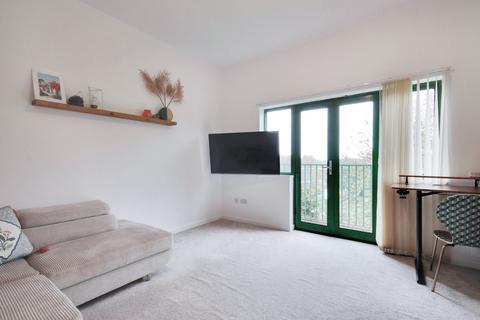 2 bedroom apartment for sale, Copper Beech Close, Gravesend, Kent, DA12