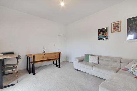 2 bedroom apartment for sale, Copper Beech Close, Gravesend, Kent, DA12