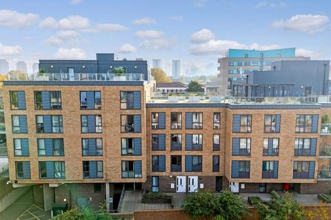 1 bedroom apartment to rent, Festubert Place, Bow E3