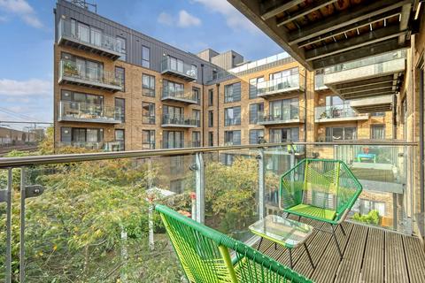 1 bedroom apartment to rent, Festubert Place, Bow E3