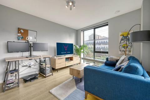 1 bedroom apartment to rent, Festubert Place, Bow E3