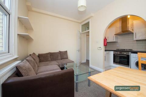 2 bedroom flat to rent, Loftus Road, Shepherds Bush, London