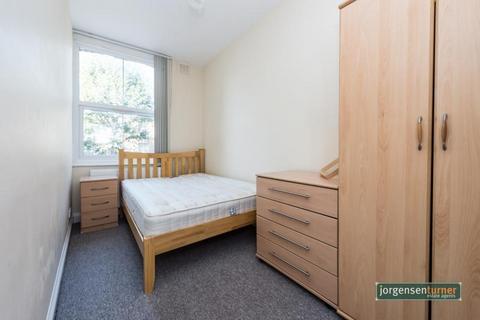 2 bedroom flat to rent, Loftus Road, Shepherds Bush, London