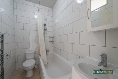 2 bedroom flat to rent, Loftus Road, Shepherds Bush, London