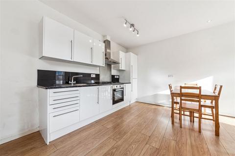 4 bedroom flat to rent, Rushcroft Road, SW2