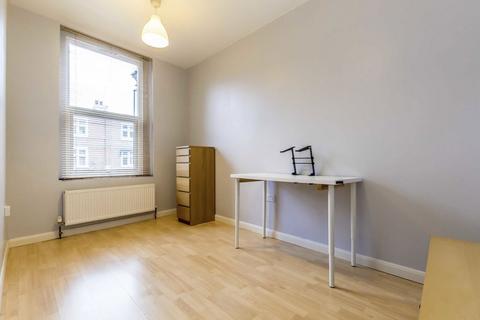 1 bedroom flat to rent, Chiswick High Road, London W4