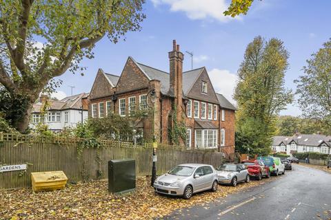 3 bedroom flat for sale, Shepherds Hill, Highgate