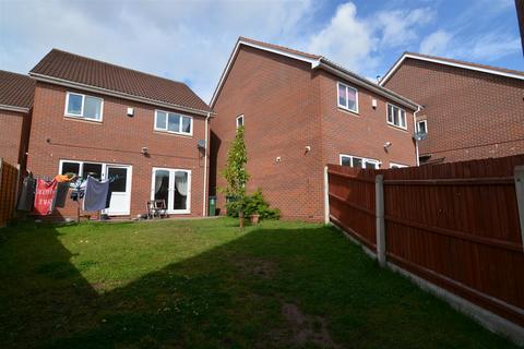 4 bedroom detached house to rent, The Lenches, Oldbury B69