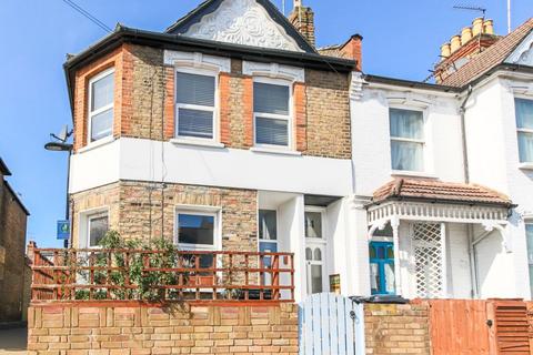 1 bedroom apartment to rent, North View Road, London N8