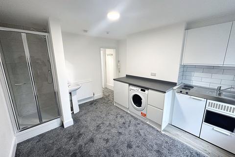 Studio to rent, Eardley Road, Streatham Hill, SW16