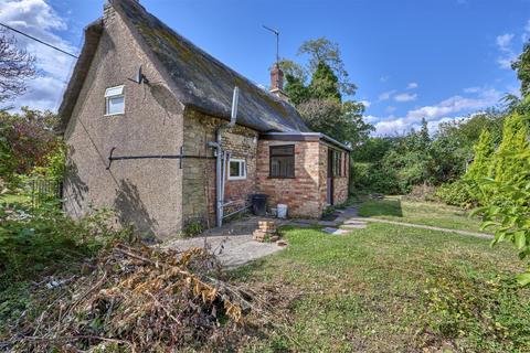 2 bedroom detached house for sale, Lutton