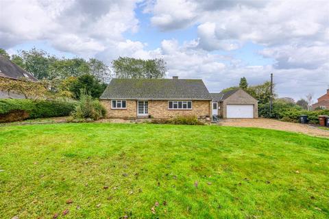 2 bedroom detached bungalow for sale, Old Farm Lane, Islip