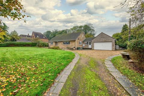 2 bedroom detached bungalow for sale, Old Farm Lane, Islip