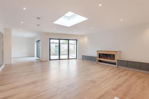 3 bedroom house to rent, The Yard House, East Road, Oundle